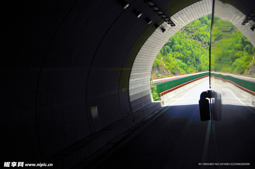 山区高速 公路隧道