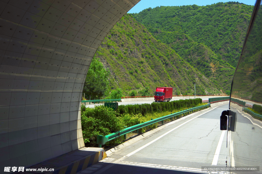 山区高速 公路隧道