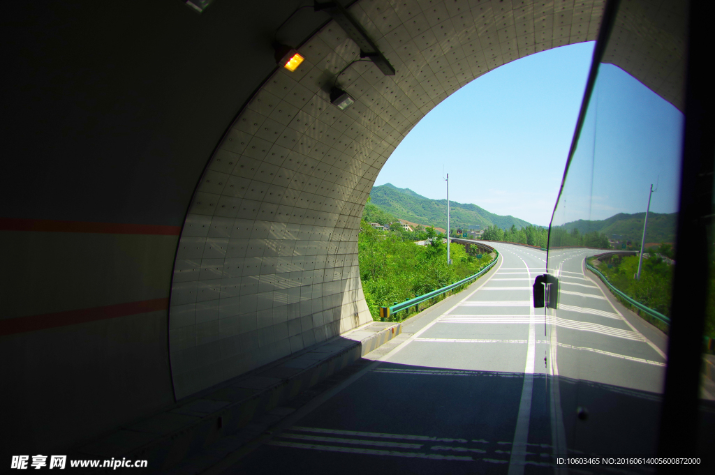 交通山水 高速岔道