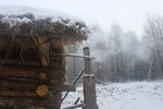 雪山中的茅屋
