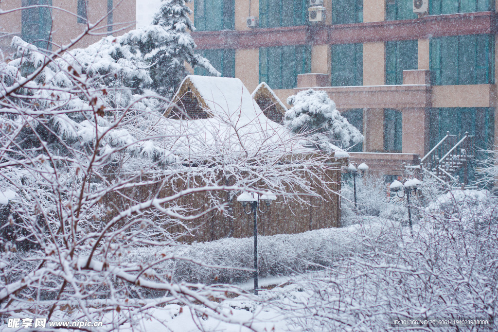 雪中温泉屋