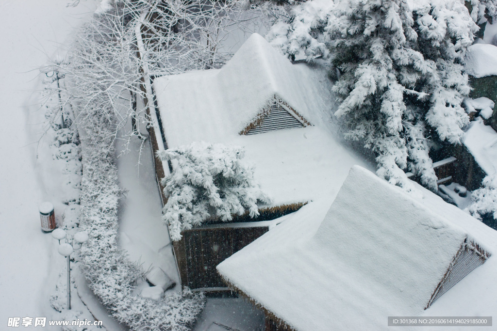 雪中温泉屋