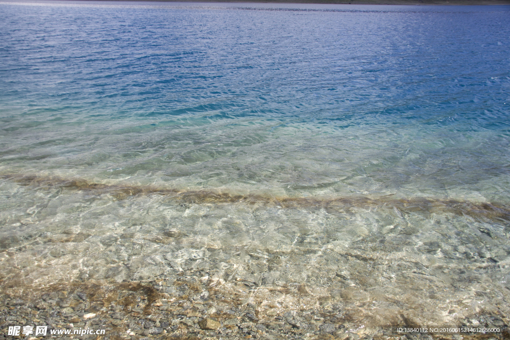 羊卓雍错湖水