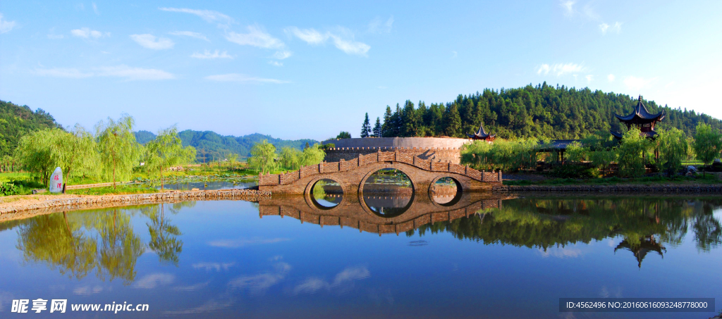 小桥池水