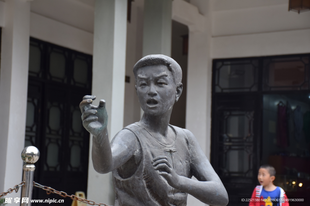 耍拳石雕