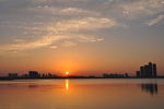 夕阳西下的松雅湖