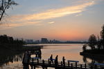 夜幕降临的 松雅湖
