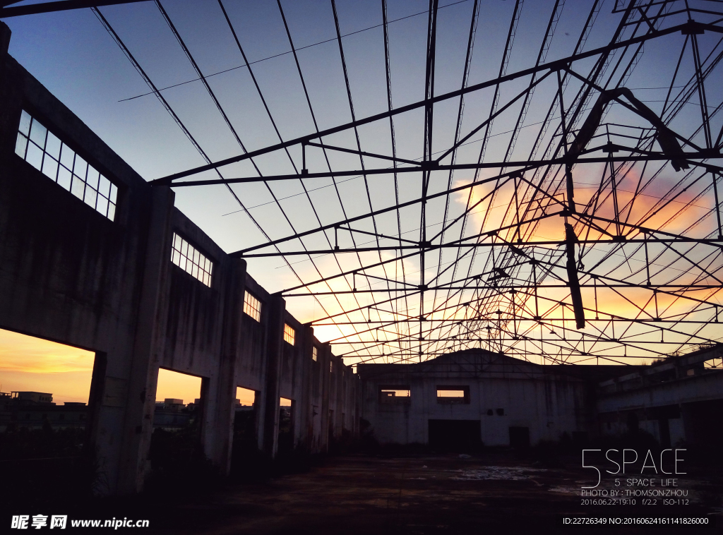 夕阳西下工厂图片