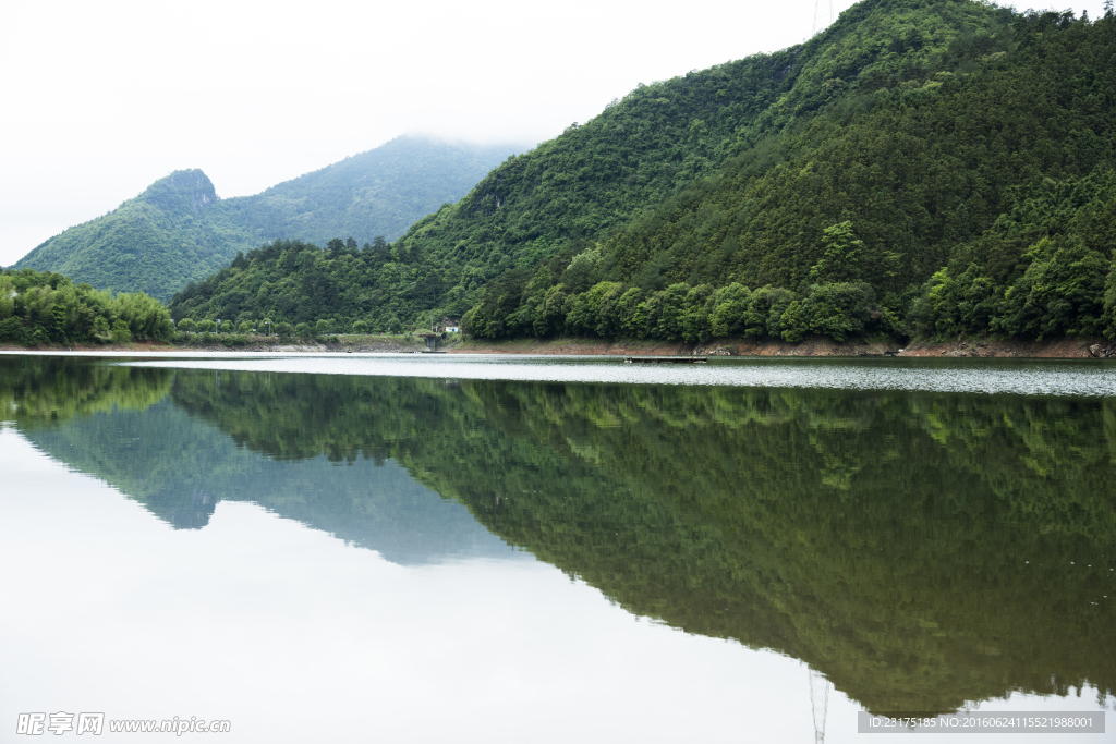 千岛湖-岛屿倒影