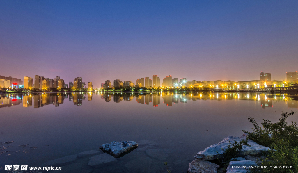 淄博齐盛湖公园夜景