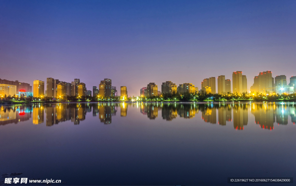 淄博齐盛湖公园夜景