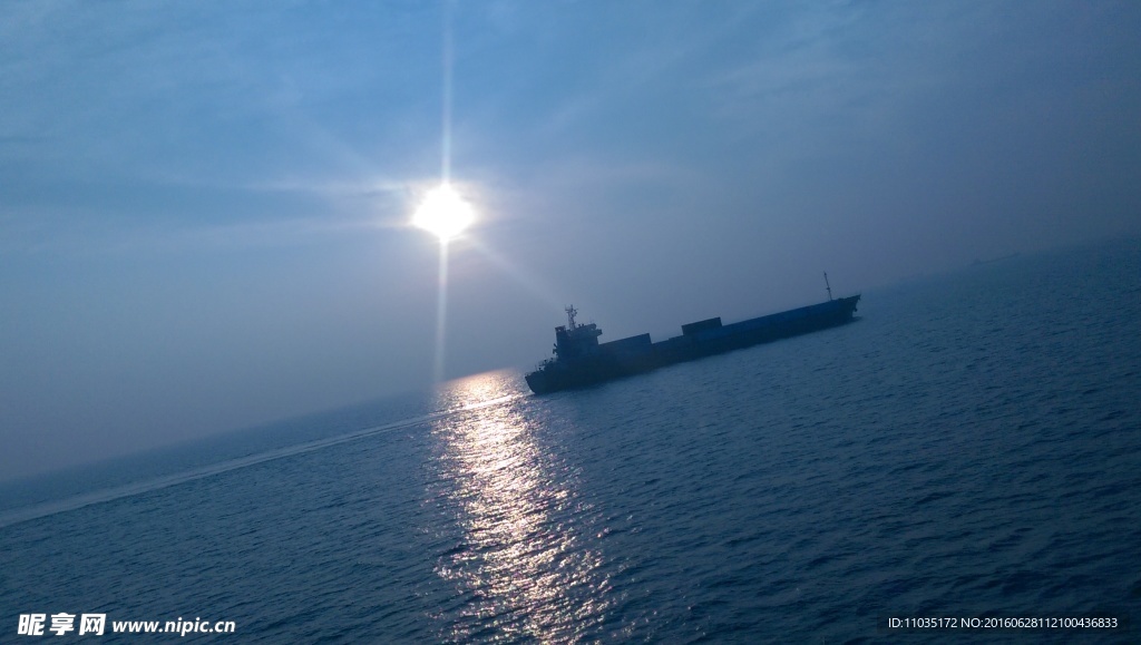 海上日出
