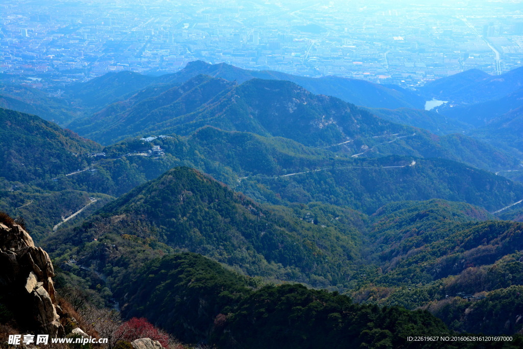 泰山山顶俯视