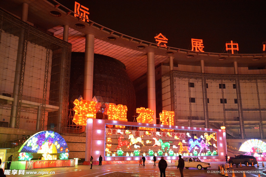 淄博国际会展中心花灯夜景