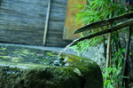 水