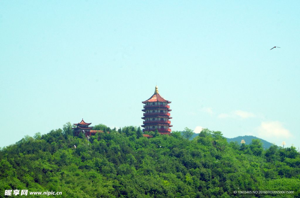 城市旅游 山顶楼塔