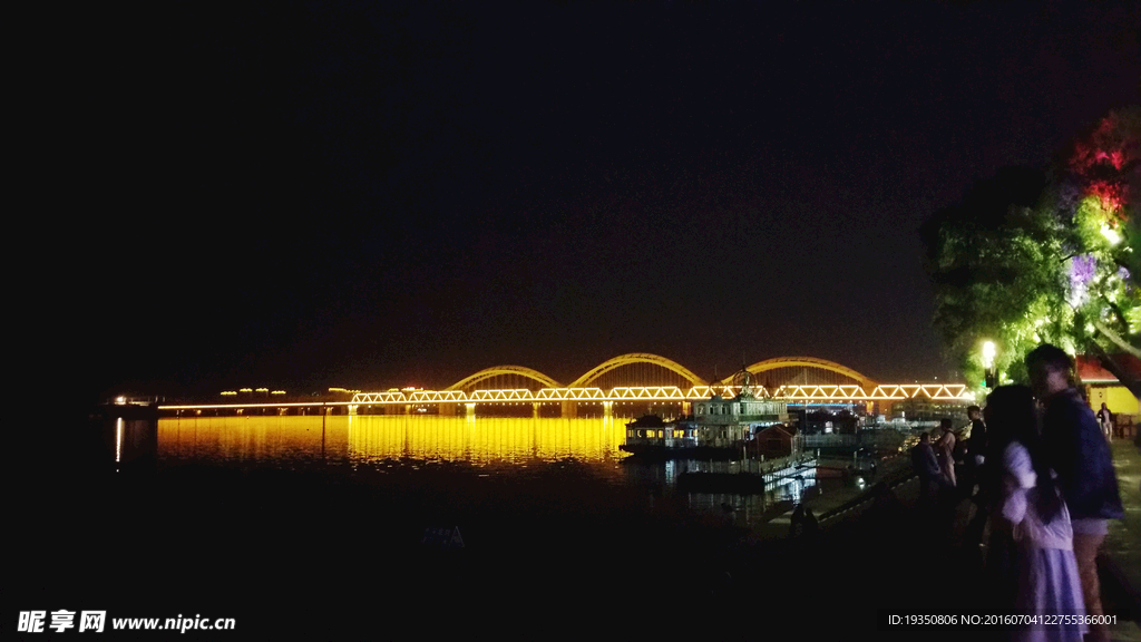 松花江大桥的灯光