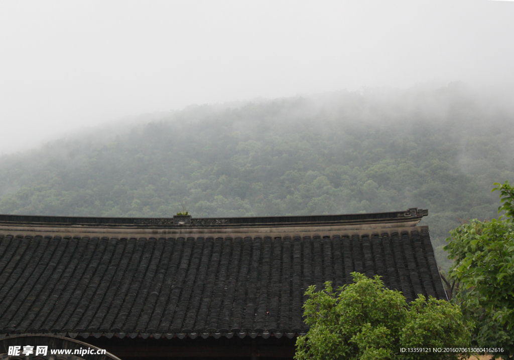 雨后的山