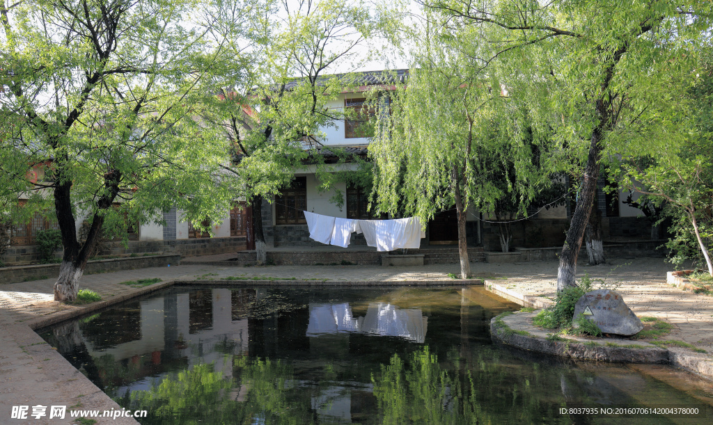 束河古镇庭院