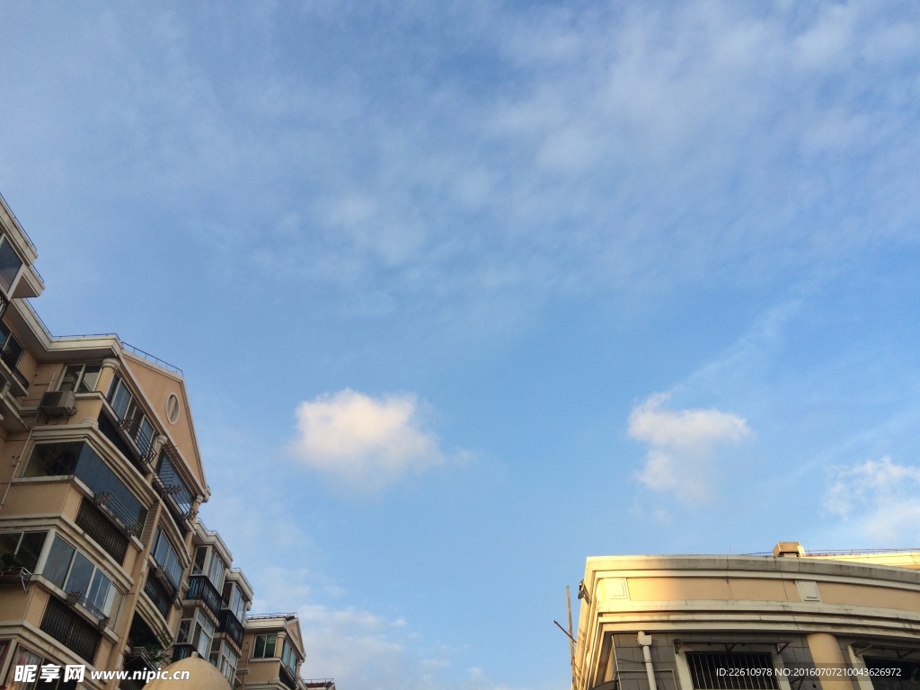 小区 蓝天白云