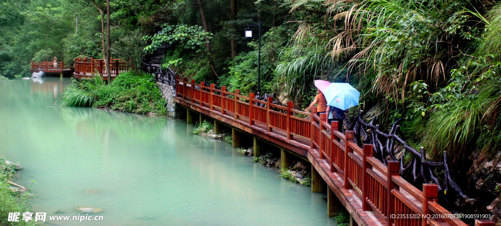 雨中白云山