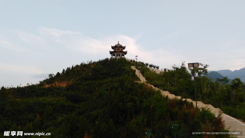 山坡 山峰