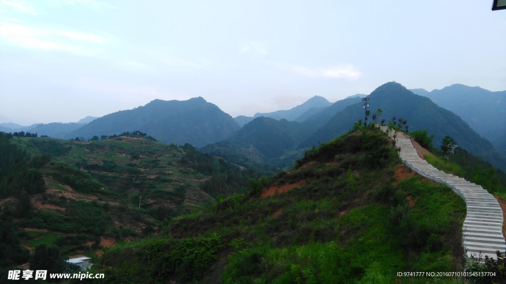 山与路