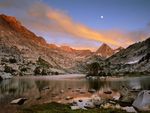 唯美的高山和湖泊图片