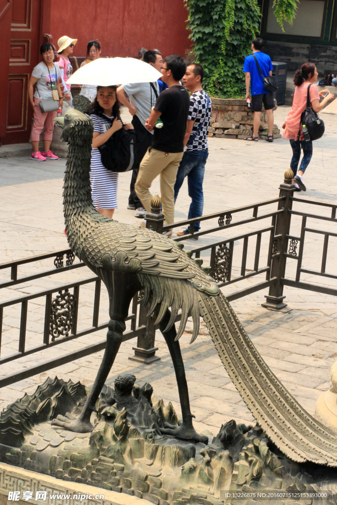 凤凰铜像