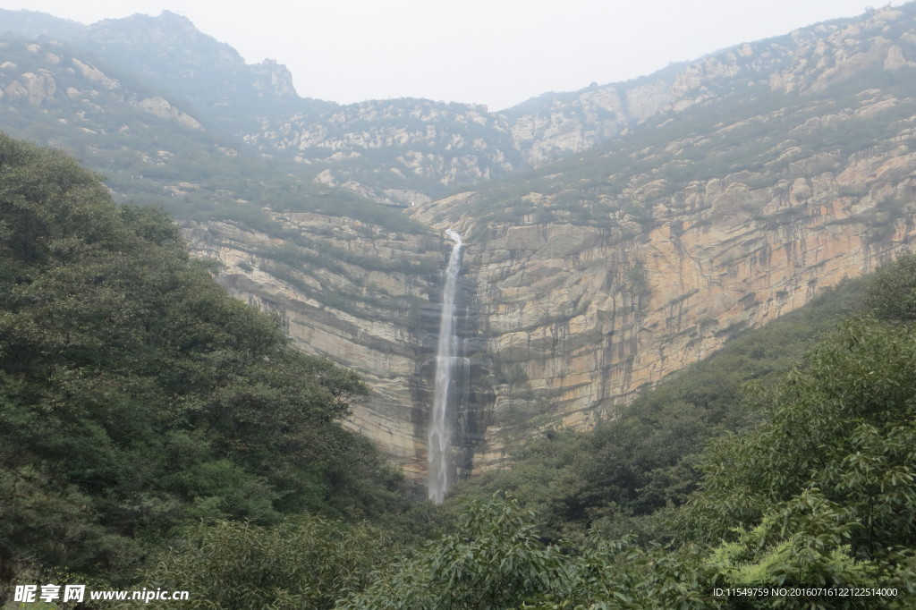 卢崖瀑布风景