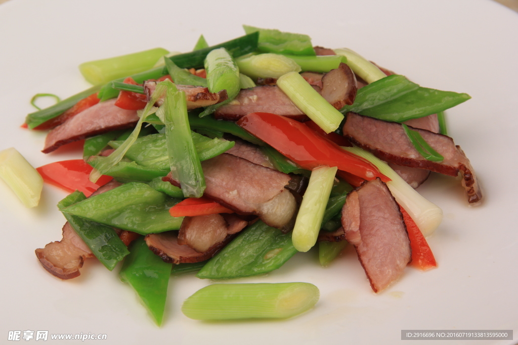 辣椒蒜苗炒烟肉