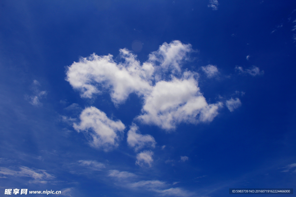 天空白云