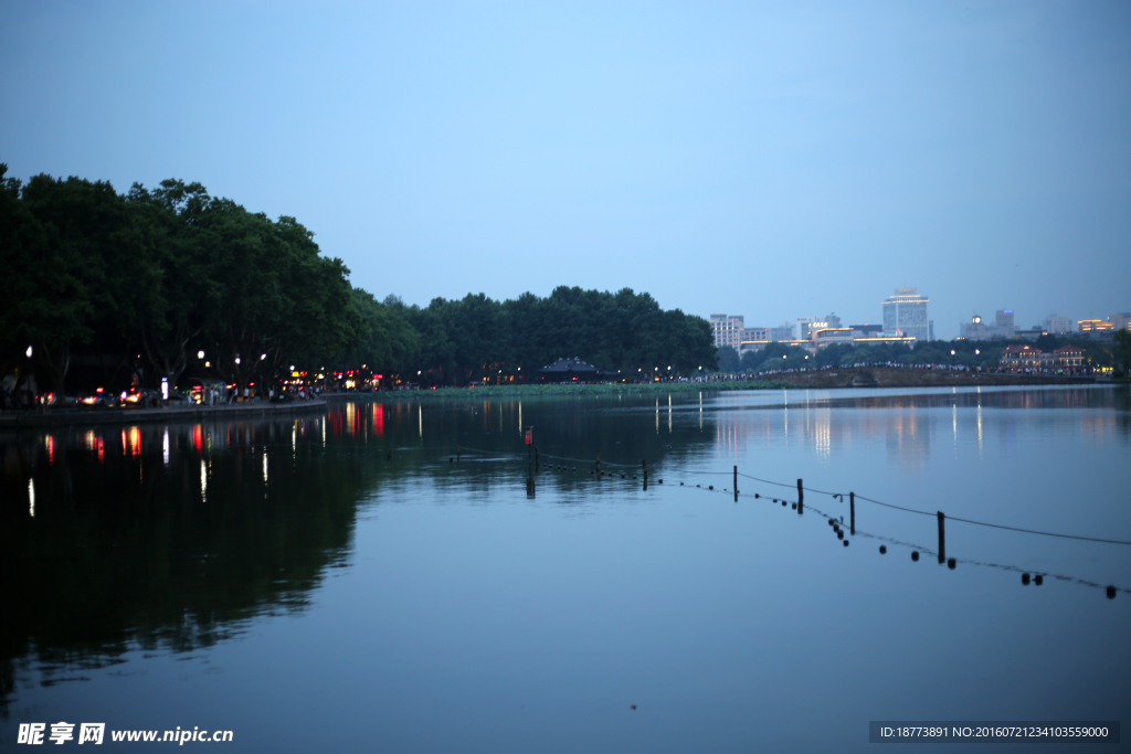 西湖断桥风景