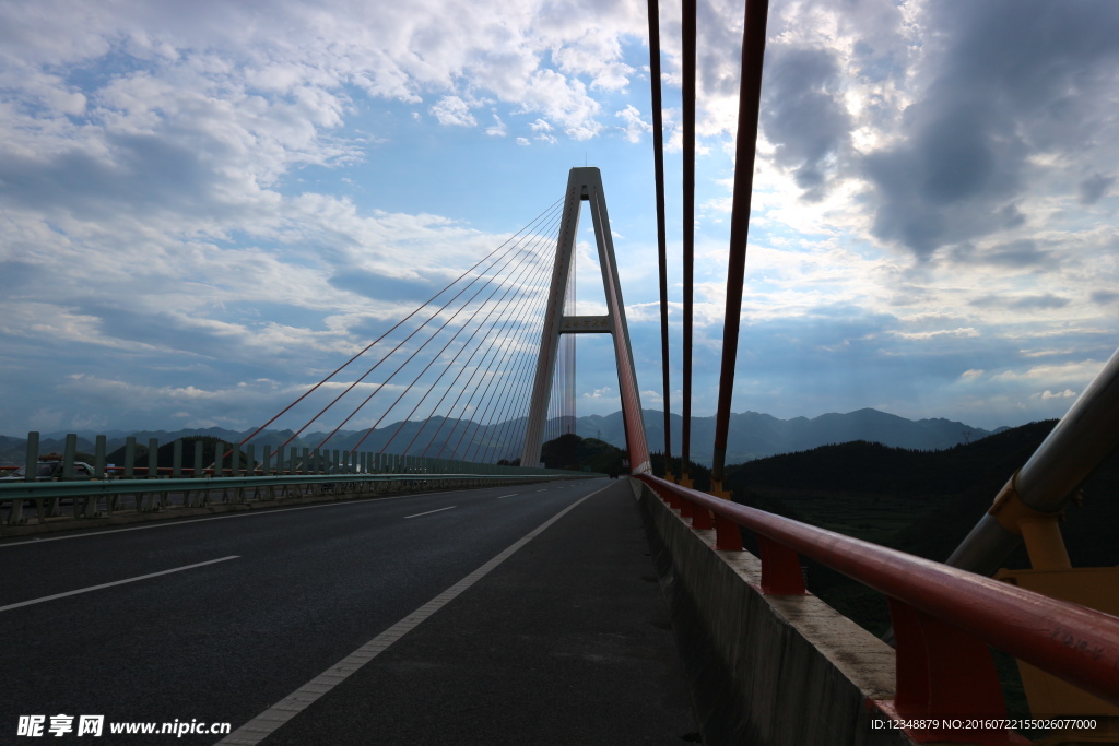 兴义马岭河峡谷大桥