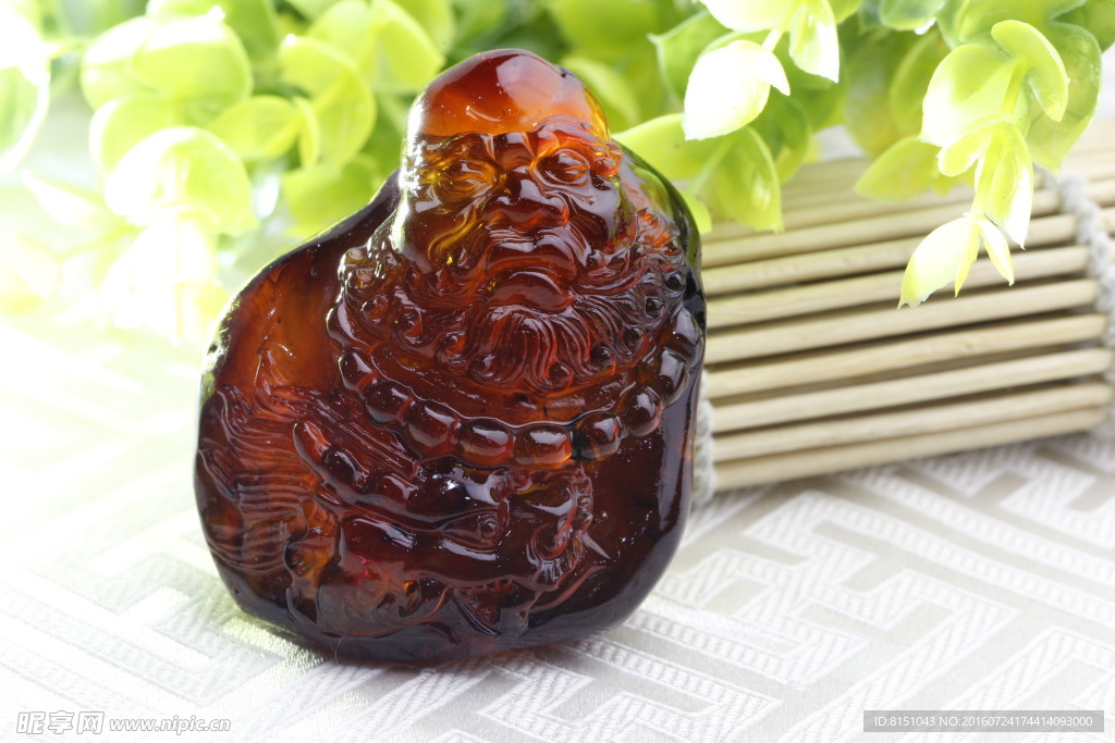缅甸琥珀雕刻件