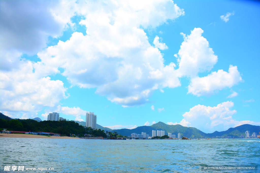 白云 大海
