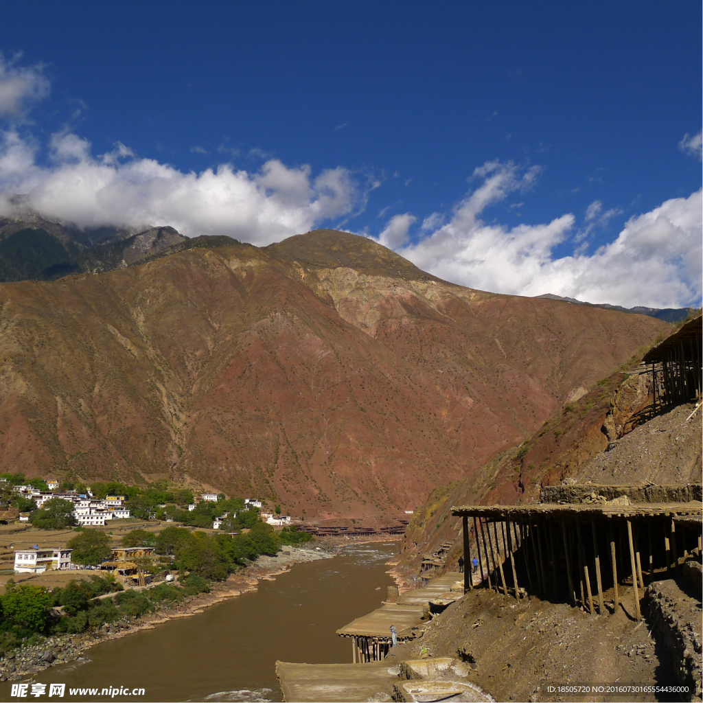 山沟小镇摄影