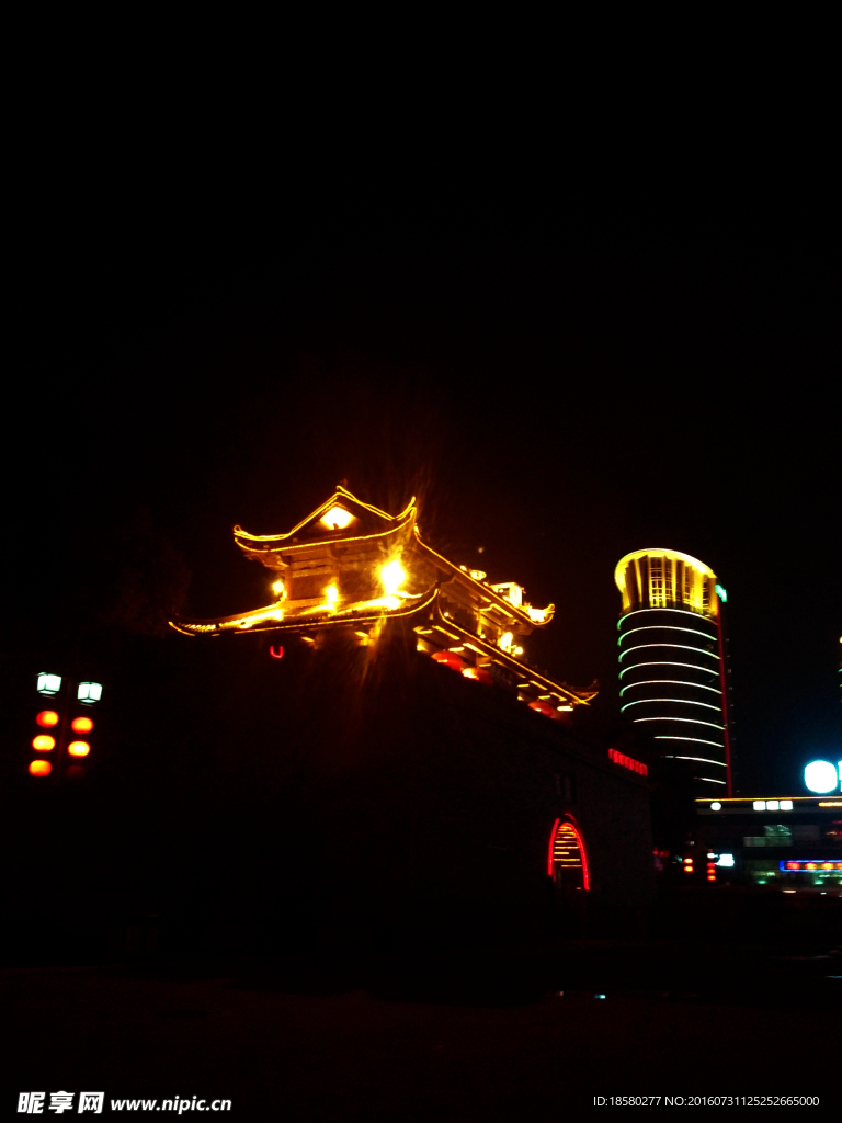 广汉房湖公园夜景