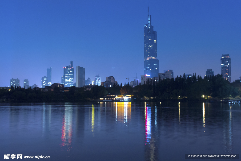 高楼夜景