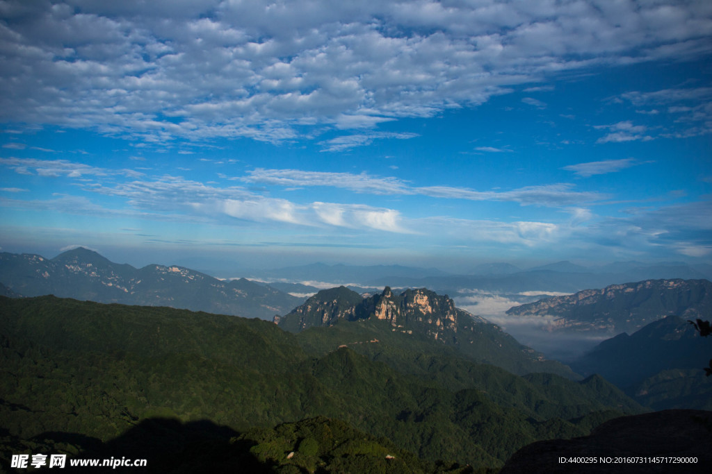 大老岭远眺群山