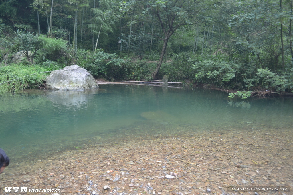 小溪与水泡