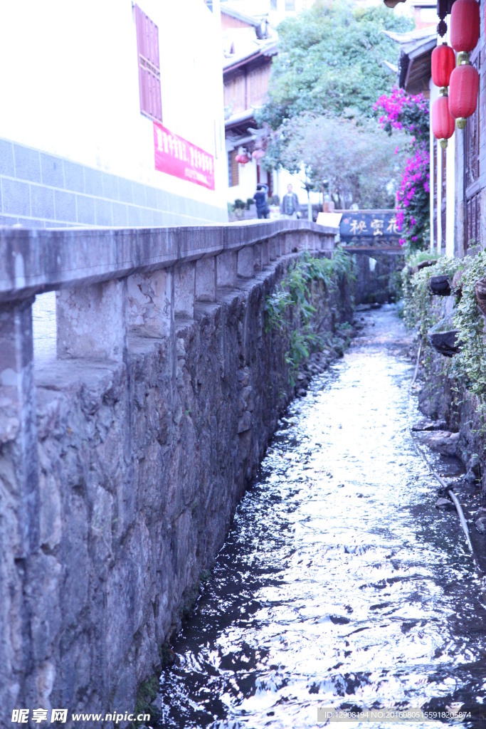 秘密花园水沟