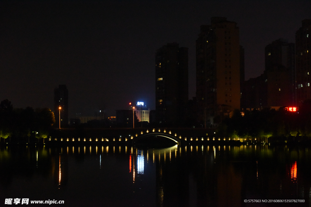 白马湖公园夜景