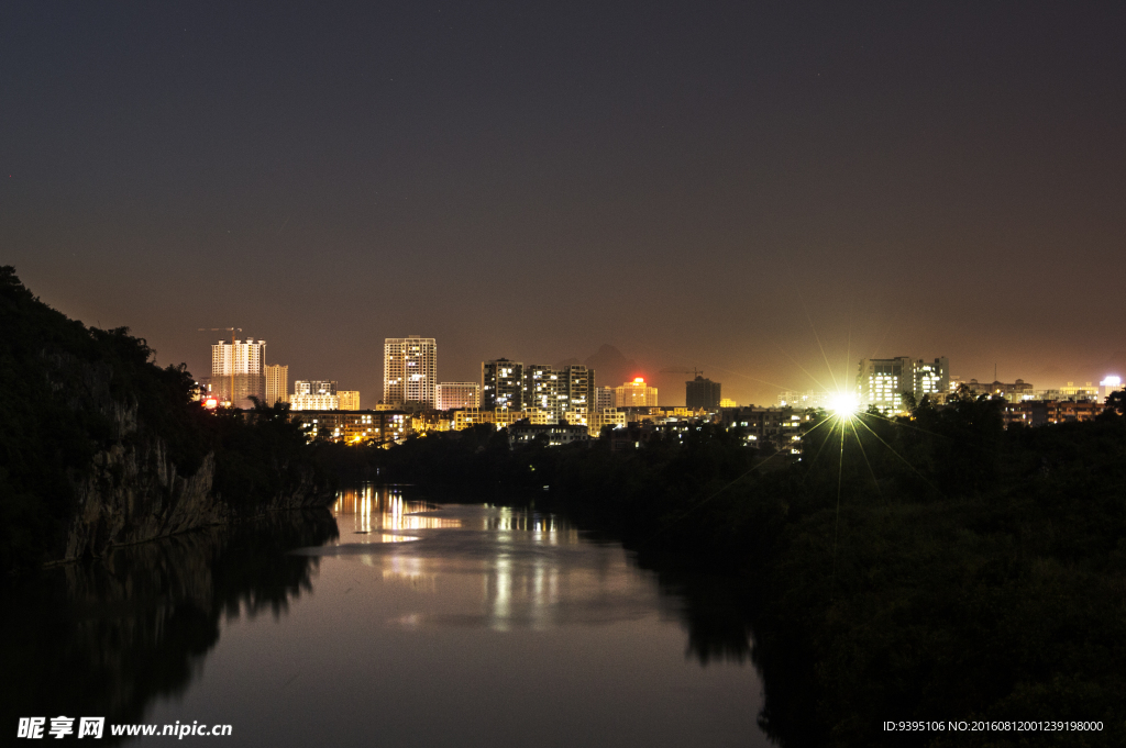 小城夜色