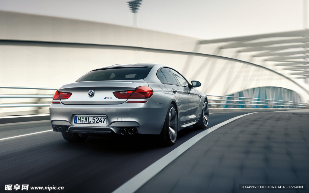 新BMW M6四门轿跑车