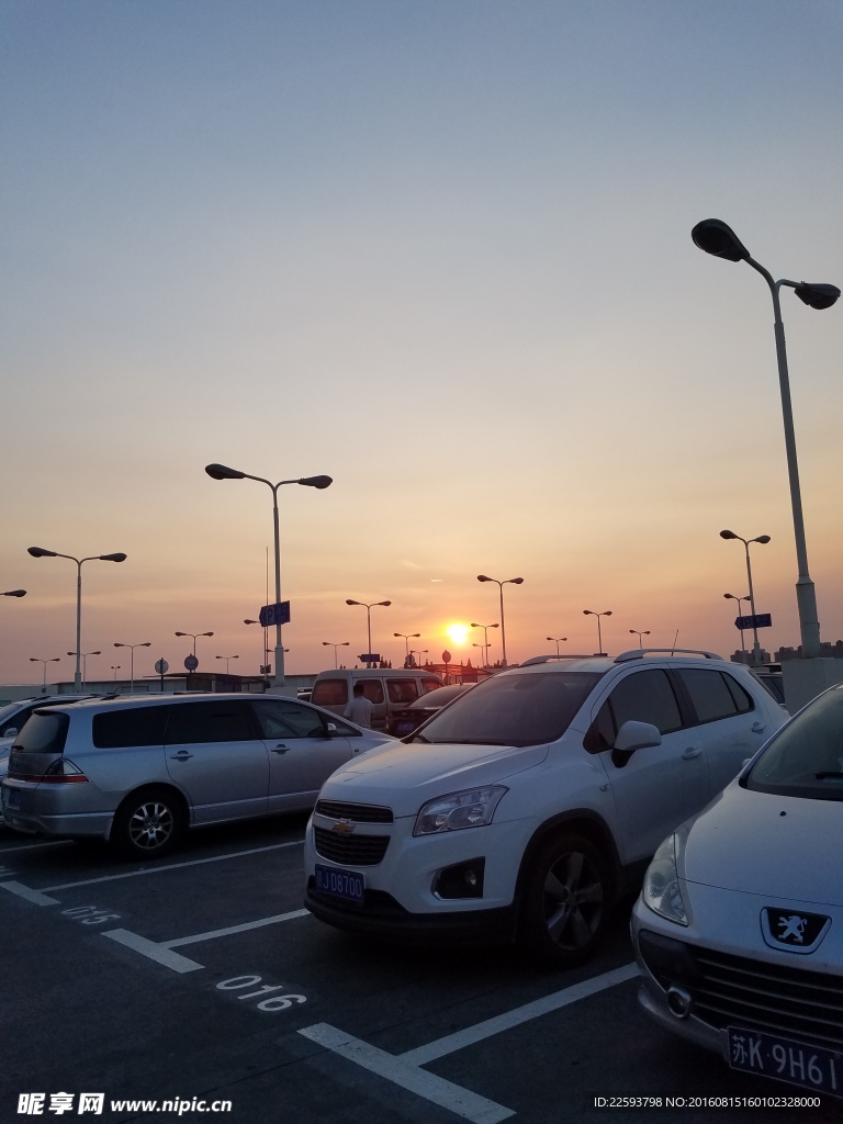 停车场日落