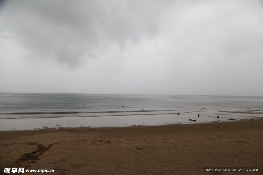 雨中大海