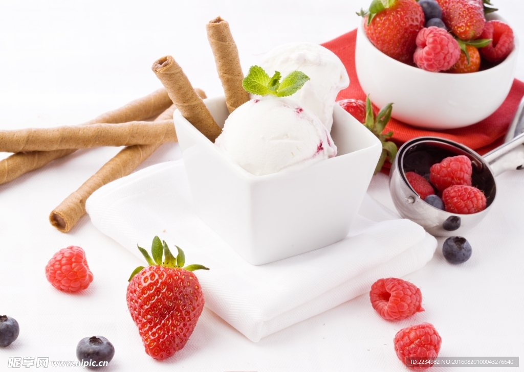 水果酸奶冰淇淋