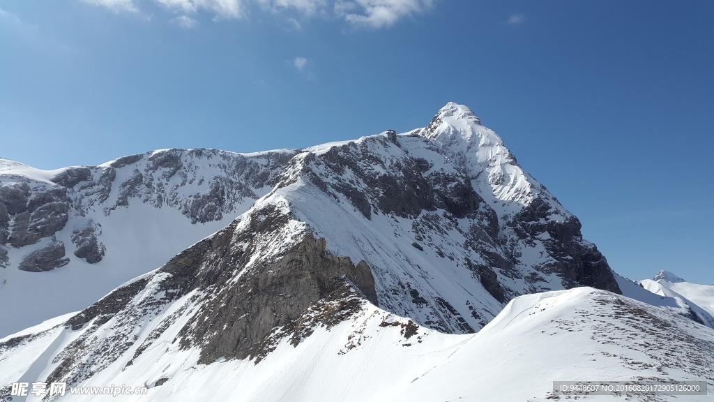 阿尔高冬季雪山图片