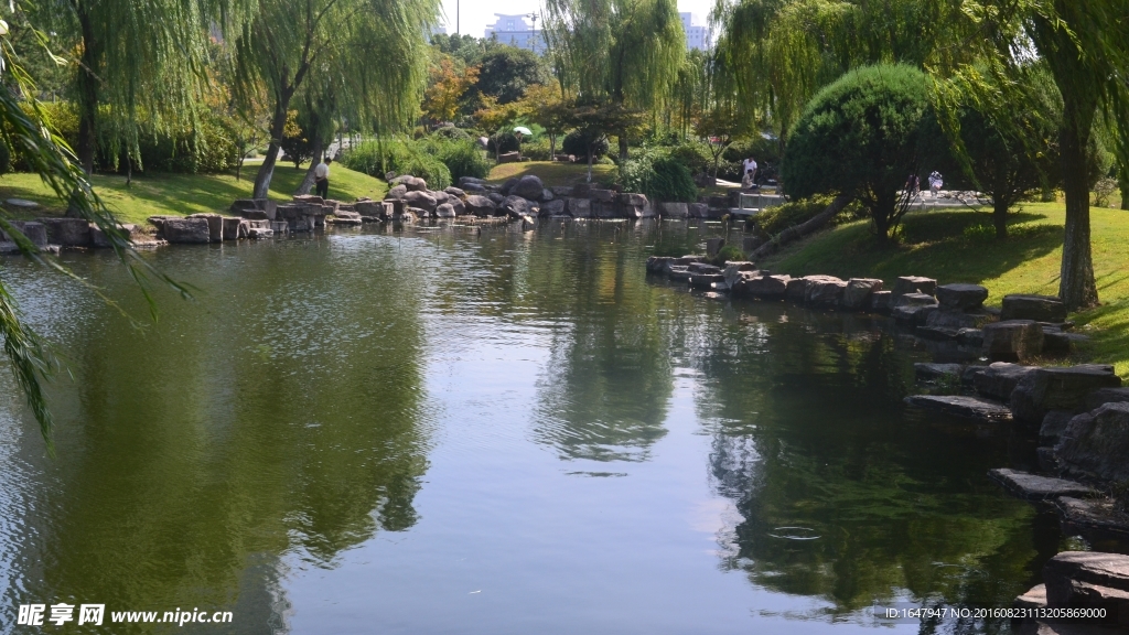 月湖